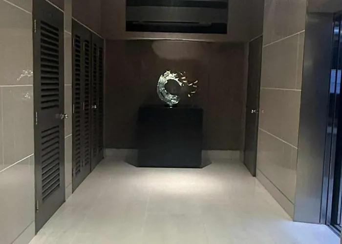 Apartamento Shore Residecnes Infront Of Moa, Netflix, Wifi Manila