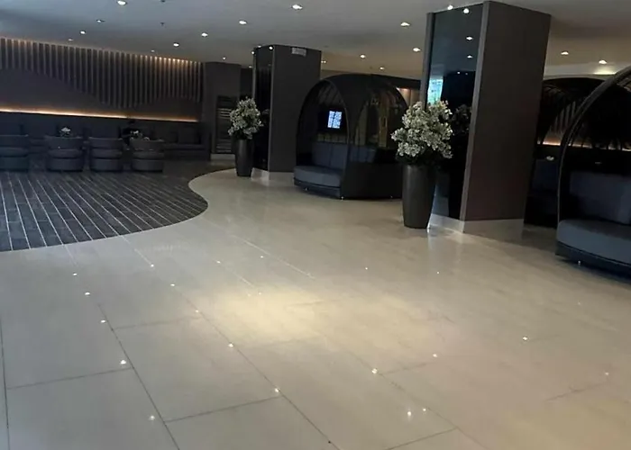 Shore Residecnes Infront Of Moa, Netflix, Wifi *