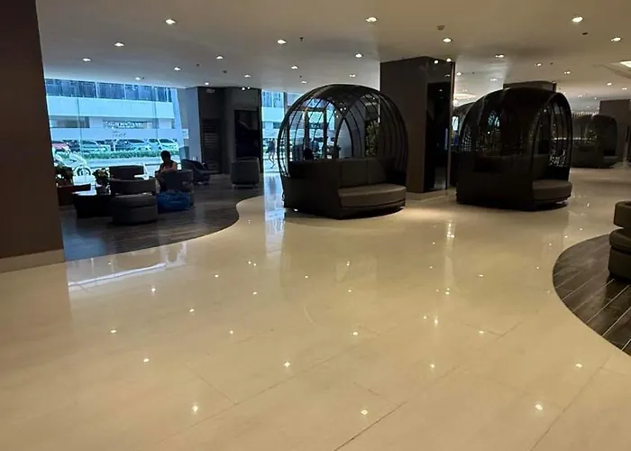 Shore Residecnes Infront Of Moa, Netflix, Wifi