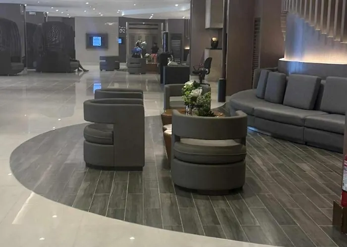 Shore Residecnes Infront Of Moa, Netflix, Wifi * Manila