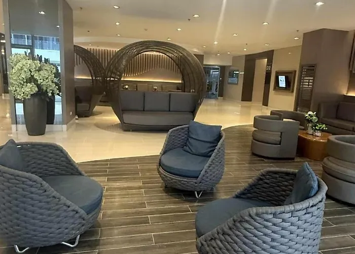 Shore Residecnes Infront Of Moa, Netflix, Wifi * Manila