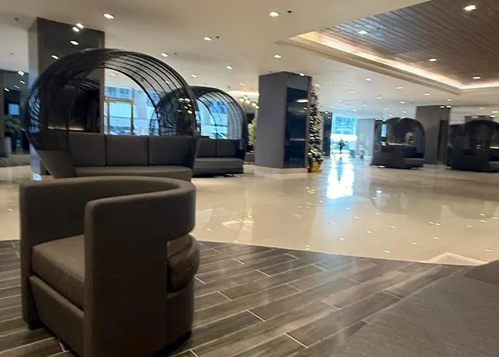 Shore Residecnes Infront Of Moa, Netflix, Wifi